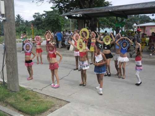 Actividad Veriño, danzas- Jardín de fantasías y Olé, comunidad El Jamal (2014-06) Zenny Martinez