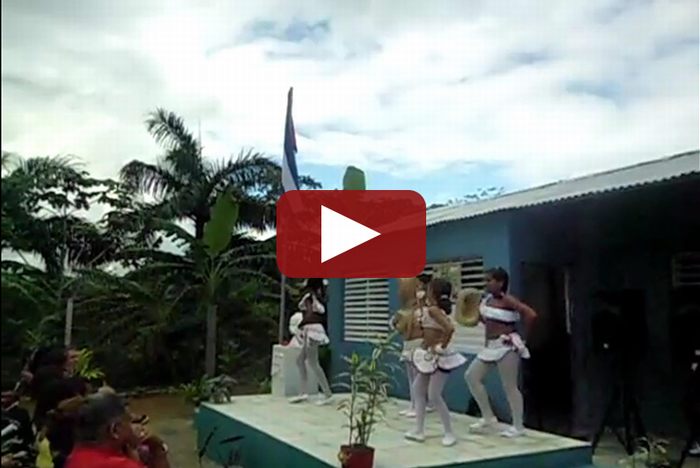 Video de Inauguración de escuela zona la Cuchilla, danza “Guajiro”. (2012-12-19)