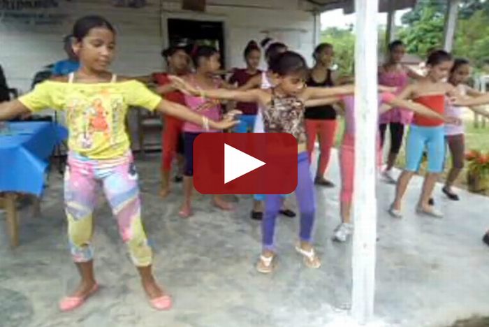 Actividad Cultural, danza “Que llueva”, comunidad Santa Cruz, Baracoa, Cuba (2014-08)